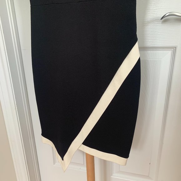 Femme de Carriere Work Dress, Size M, Black w/Cream Detail - Picture 3 of 3